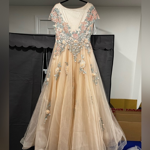 Plus size dresses for sale. Only work once amazing quality. - Picture 15 of 16